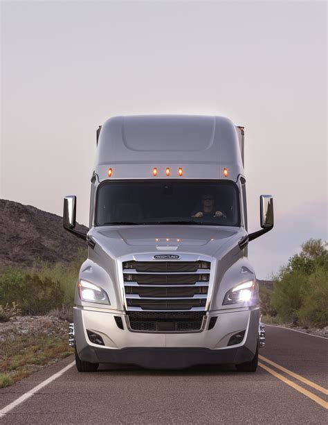 Freightliner Trucks Unveils New Cascadia Truck