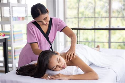 Asian Masseur Massage Her Customer Stock Image Image Of Shoulder Relaxing 207956203