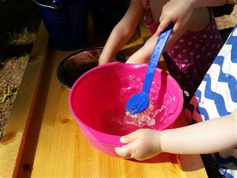 Barfuss Im Gras Sinnliche Sand Und Wasserspiele