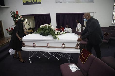 Fear And Empathy At La Funeral Home Serving Black Families