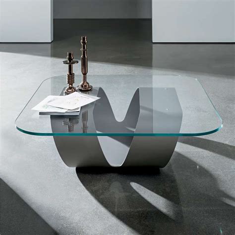 Le plateau de table en verre permet de créer une décoration moderne ou contemporaine. Table basse design en verre - Ring Sovet | 4-pieds.com