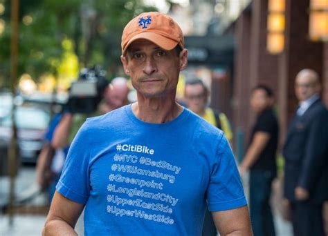 Perv On The Loose Disgraced Nyc Lawmaker Anthony Weiner Set Free After