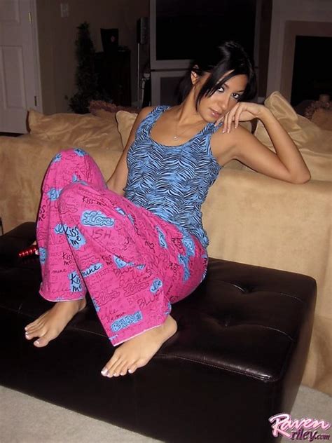 Zeefeets Female Feet Pictures And Videos Raven Riley