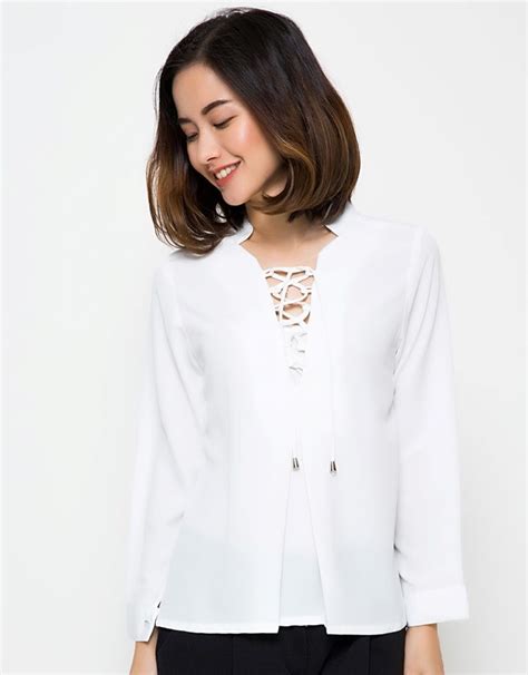 Ada blouse pesta brokat juga sis. 30+ Model Blouse Putih Wanita (CANTIK, BROKAT, PANJANG)