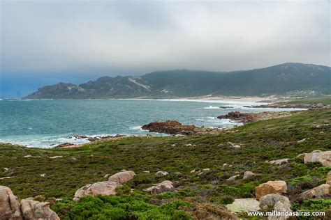 Enclavado en la costa da morte nos encontramos con este cementerio con las víctimas de un mercante ingles que naufrago, al ser protestantes el cura de pescaduira se negó a enterrarlos en el cementerio y fueron enterrados en una fosa común en la misma costa donde. Cementerio de los ingleses: leyendas e historias