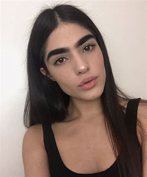 17 Year Old Bullied For Her Thick Eyebrows Lands Massive Modeling Jobs Bored Panda