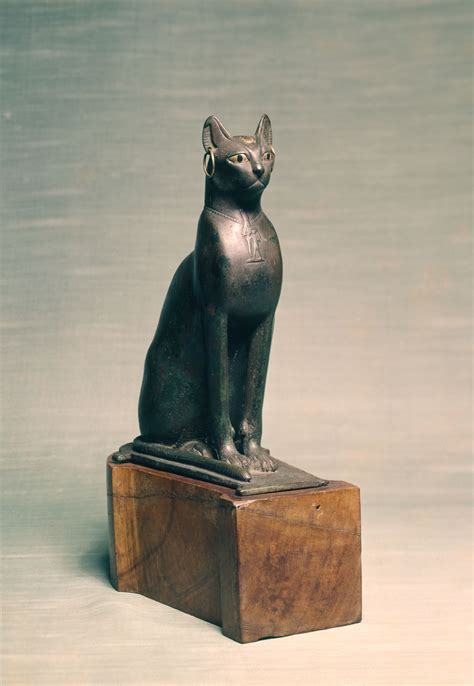 Egyptian Statue Of A Seated Cat Walters 54403 Three Quarter Cats In