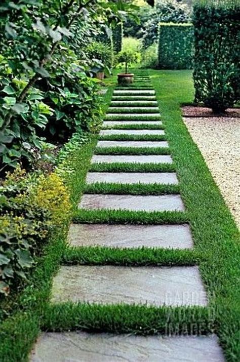 22 Awesome Stepping Stone Path Through Front Yard Garden Design