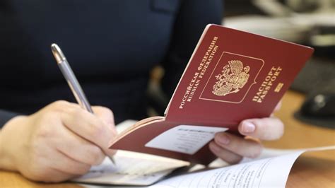 В Госдуму внесён законопроект об изъятии загранпаспортов у должников