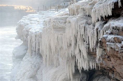Breathtaking Scenery Surrounding Frozen Hukou Waterfall