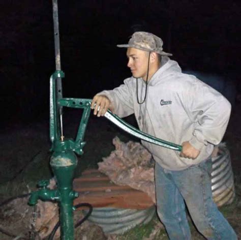 How To Hand Pump Water From A Well