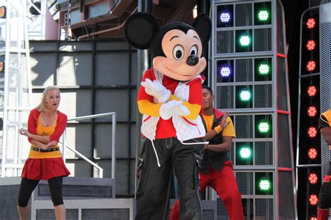 Disney Dance Crew At Disney Character Central