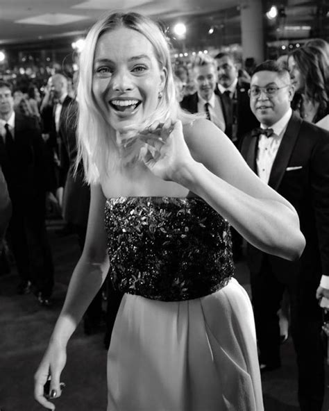 Margot Robbie Behind The Scenes At The Golden Globes 2020 • Celebmafia