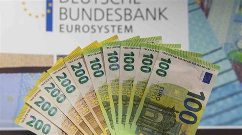 Wenn du gute euro banderole druckvorlage. Die neuen 100- und 200-Euro-Scheine sind da - deutlich ...