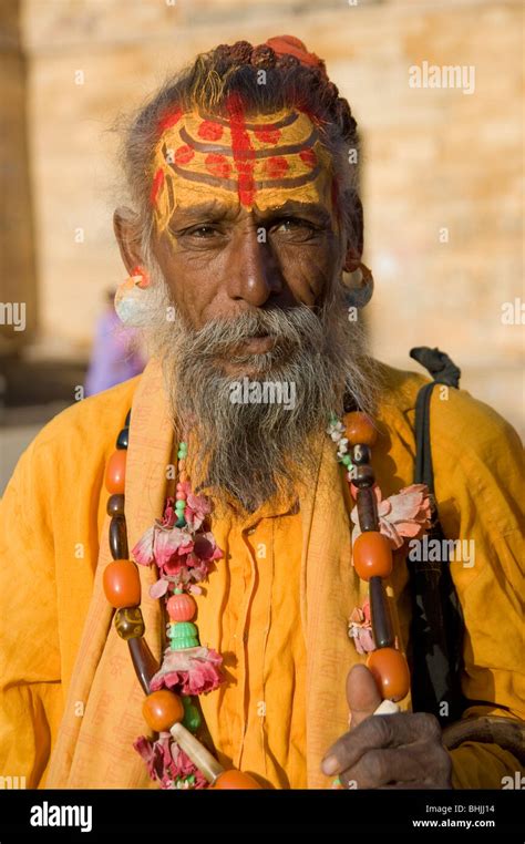 Hindu Priest India High Resolution Stock Photography And Images Alamy