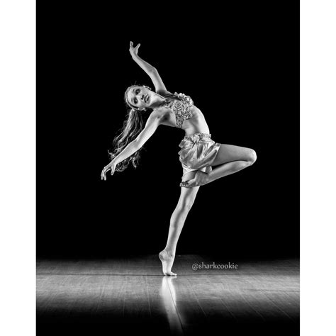 Maddie Ziegler By Sharkcookie Cookiefamous Dance Moms Maddie Amazing Dance Photography