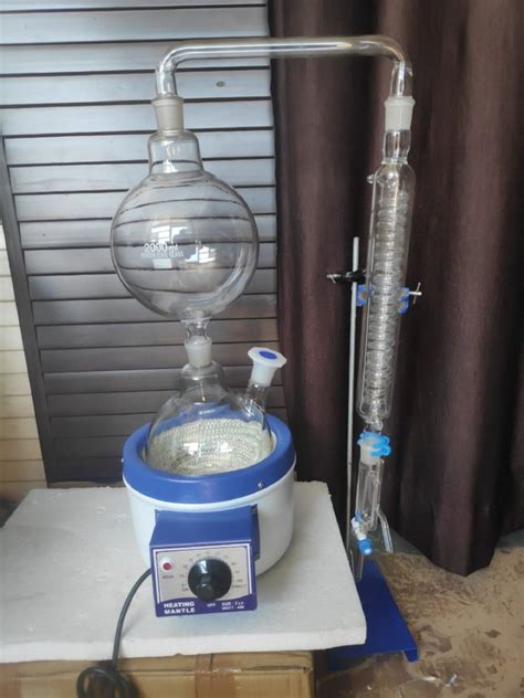 Borosilicate Glass Steam Distillation Unit For Lab Capacity Liter