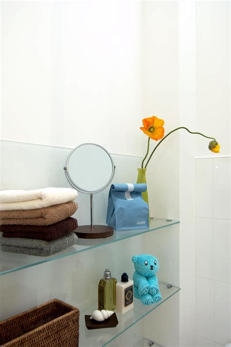 Super moderne duschkabine im badezimmer. Badezimmer | Badezimmer dachgeschoss, Weiße badezimmer ...