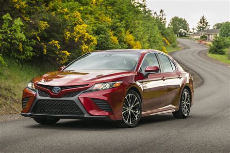 2018 toyota camry rolls into dealers this summer from 23 495 autoevolution