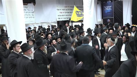 Chabad Hasidim Dancing Amazingly In 770 Youtube