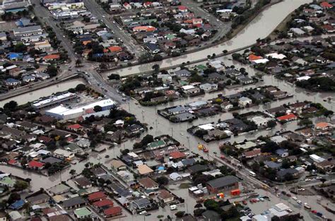 A september 2010 earthquake centered 40 kilometers (25 miles) west of christchurch, in the plains near darfield, struck at 4:35 a.m., had a magnitude of 7.1, and caused some structural damage and. File:Christchurch - 2011 earthquake damage 001.jpg ...