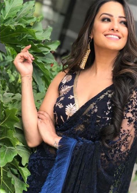 television hotness anita hassanandani looks hot in see through royal blue saree as she poses