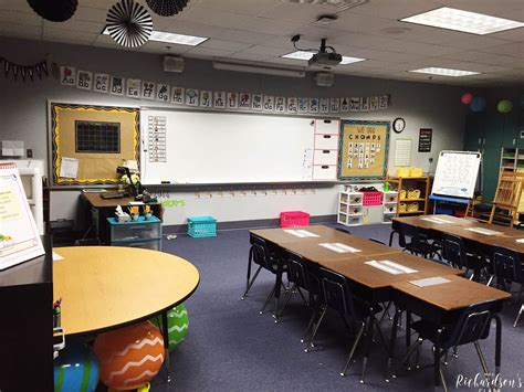 Chalkboard, Burlap, and Bright Classroom Decor - Mrs. Richardson's Class | Brights classroom ...