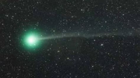 The Years Brightest Comet Streaks By Earth This Weekend