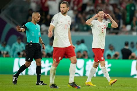 Lewandowski Scores At World Cup Poland Beats Saudis 2 0