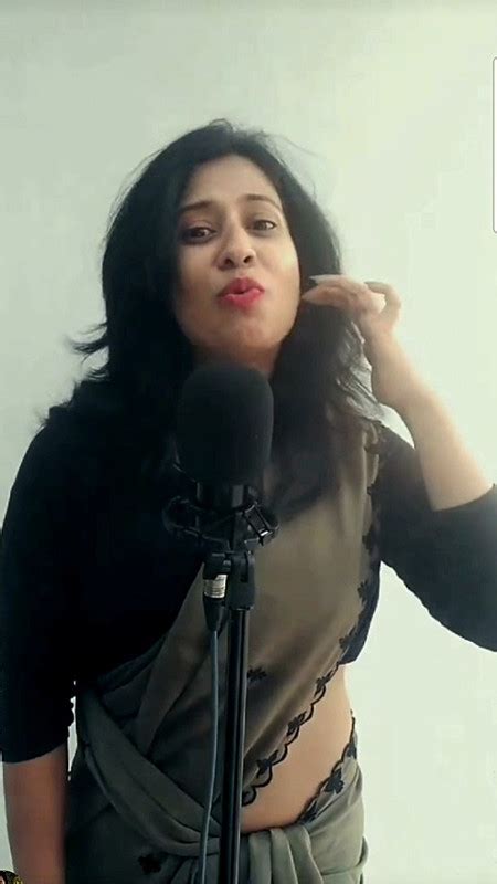 sexy mallu girl in low hip saree