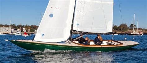 The Cw Hood 32 Is A Spirit Of Tradition Daysailer In Foam Sandwich