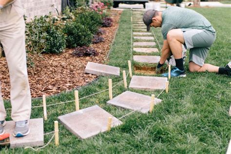 How To Lay A Stepping Stone Path Style Souffle Stepping Stone Paths Stone Landscaping