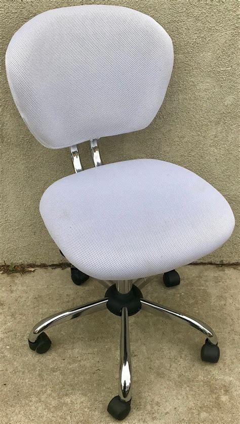 Attract the attention of your guests with this wonderful urban shop armless rolling desk chair. Uhuru Furniture & Collectibles: #469091 White Armless Desk ...