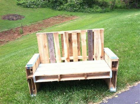 DIY Wood Pallet Chair With Cushions | 99 Pallets
