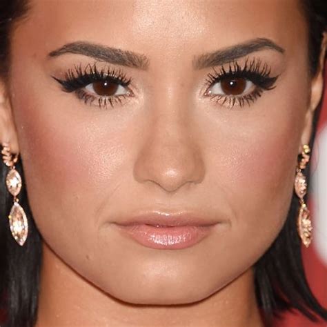 Demi Lovatos Makeup Photos And Products Steal Her Style Page 4