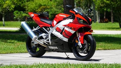 6k Mile 2000 Yamaha Yzf R1 Can Deliver Top Tier Sport Bike Thrills On A