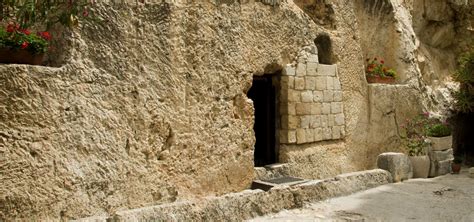 Jesus In The Tomb