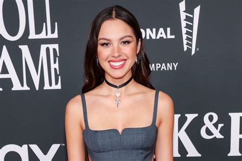 Olivia Rodrigo Is So 90s In Mary Janes At Rock And Roll Hall Of Fame