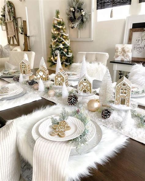 Beautiful Christmas Table Centerpieces For Your Dining Room HMDCRTN
