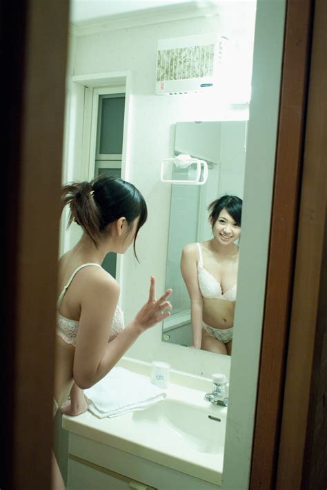 Japan Model Nana Ogura Strips Off Her Pink Bikini