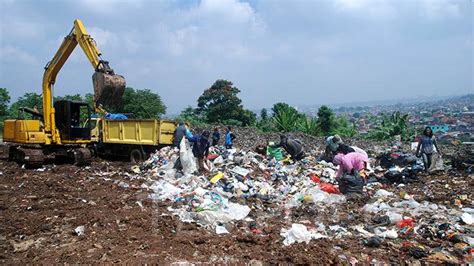 Sampah Yang Terus Menumpuk Pemerintah Bandung Kembali Buka TPA Cicabe Foto Tempo Co