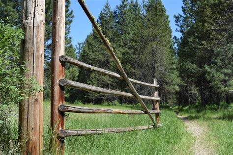 Country Gate Near Colville Wa Colville Country Scenes Gate Portal