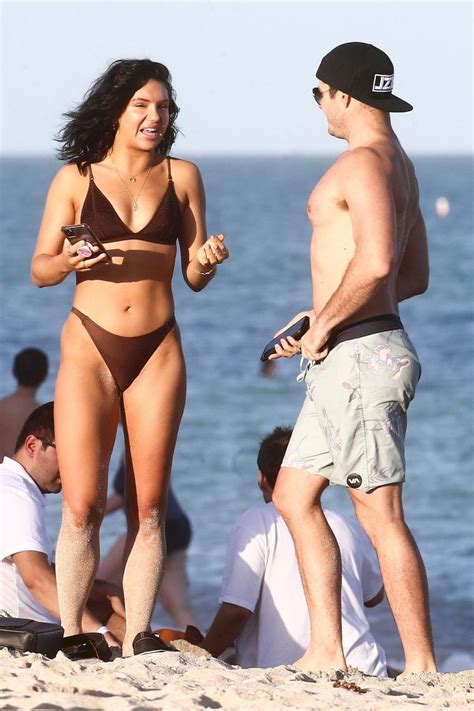 Alexandra Cane Shows Off Her Body In Miami Beach 33