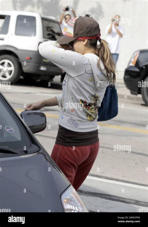 Jessica Alba Doesnt Seem Keen On Getting Photographed As She Leaves