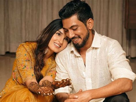 Shiny Doshi Shares A Cute Pic With Husband Lavesh Khairajani From Their
