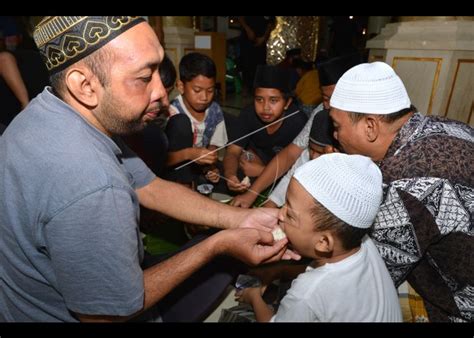 Tradisi Megibung Muslim Di Bali Antara Foto