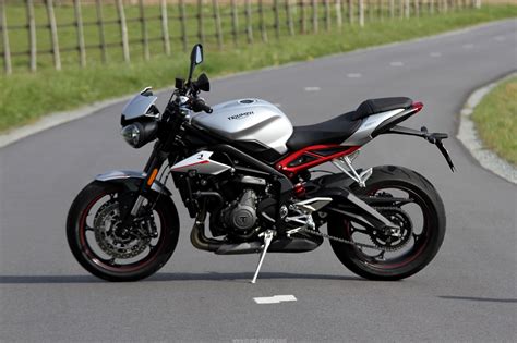 Triumph Street Triple 765 Pesée Passage Au Banc Toute La Technique