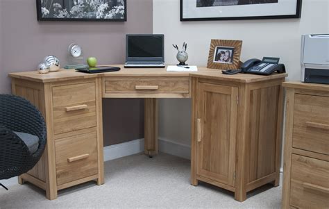 Do you agree with a small computer desk for home or work environment. Reasons Why Oak Computer Desk Always be Fabulous | atzine.com