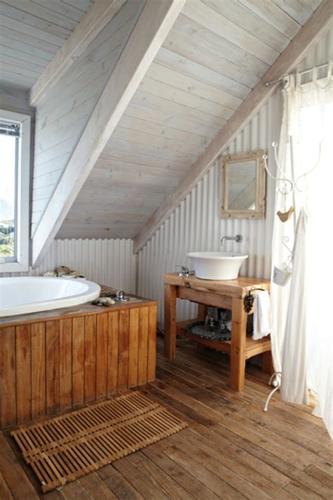 Die wohnung besteht aus einem wohnraum mit küche, einem schlafzimmer mit geigenbett und einem bad mit regendusche. Rustikales Badezimmer romantisch gestalten
