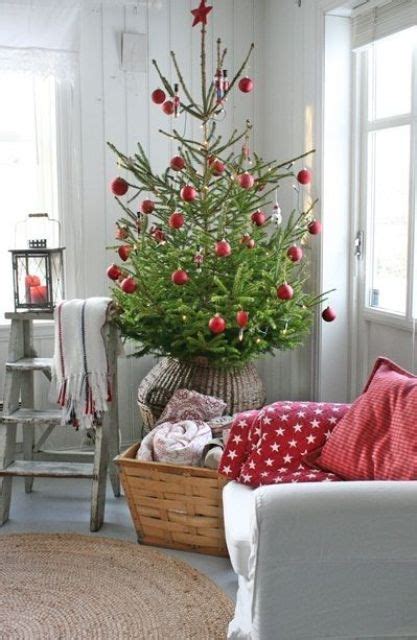 31 Amazing Red Christmas Decor Ideas